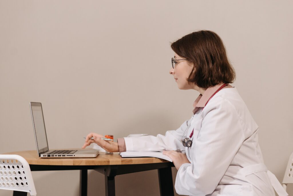 CNPJ alfanumérico: o que muda para médicos, clínicas e PJs médicas em 2026?